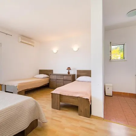 Slavena * Gradac (Split-Dalmatia)