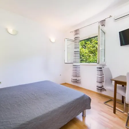 Guest house Slavena Gradac (Split-Dalmatia)