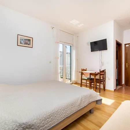 Guest house Slavena Gradac (Split-Dalmatia)